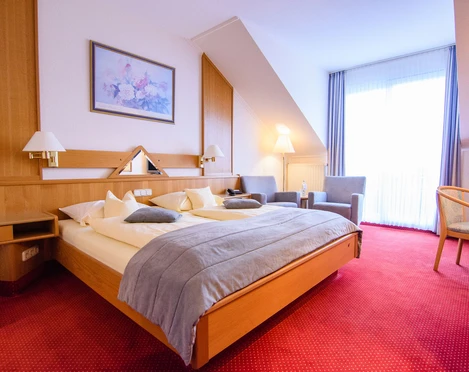 zimmer-sporthotel-zum-hohen-eimberg.jpg