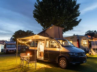 europcar-camper-auf-campingplatz.jpg