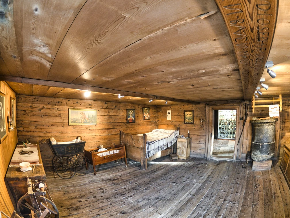 Insights into a historic flat in Mund Einblicke in eine historische Wohnung in MundInsights into a historic flat in MundAperçu d'un appartement historique à Mund