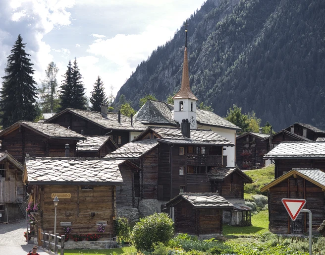 Der Charme der alten Häuser und Stadel verzaubert Gäste im Sommer wie Winter. Der Charme der alten Häuser und Stadel verzaubert Gäste im Sommer wie Winter.The charm of the old houses and barns enchants guests in summer and winter.