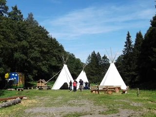 outdoorgelaende-zelte-kombinatour.jpg