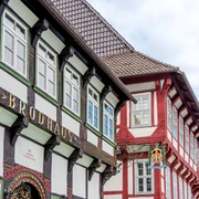 Das Brodhaus mit dem Zunftzeichen der Bäcker.