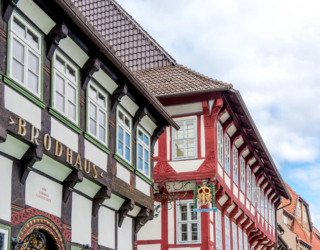 Brodhaus mit Zunftzeichen Das Brodhaus mit dem Zunftzeichen der Bäcker.