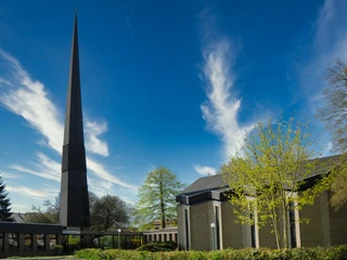 Neustädter Kirche St. Marien_Außenansicht Kirche und Bürogebäude neustaedter-kirche-st-marien_aussenansicht_kirche_und_buerogebaeude