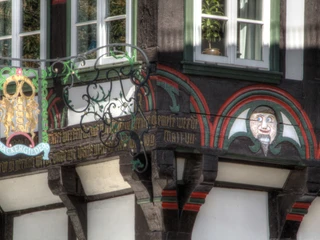 Brodhaus-Schnitzereien-Neidkopf Brodhaus-Schnitzereien-Neidkopf