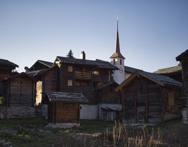 Dorfführung Blatten – spannend, kulturell und lehrreich. Dorfführung Blatten – spannend, kulturell und lehrreich.