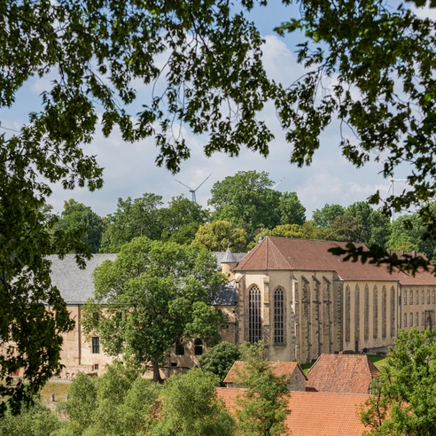 Kloster Dalheim Kloster Dalheim in ländlicher Landschaft, umgeben von Bäumen, mit historischem Gebäudekomplex.