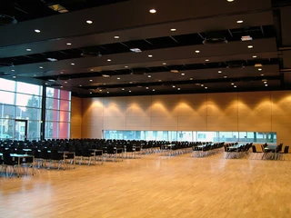 Großer Saal in der Stadthalle Gifhorn mit Bestuhlung