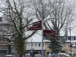 Möncheplatz (ehem. Augustiner-Eremiten-Kloster)_Wegweiser moencheplatz-ehem-augustiner-eremiten-kloster-wegweiser