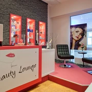 empfang1 ©mp moving-pictures gmbh, Nice Cosmetic Agentur UG.jpg