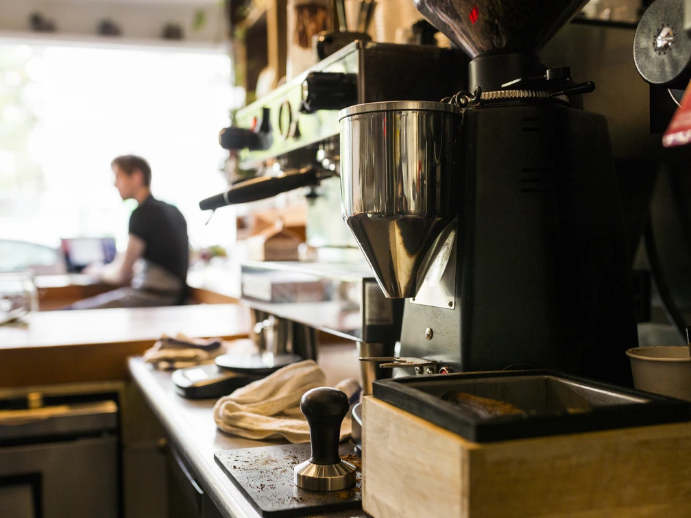 coffee-machine-in-coffee-shop-2DVYDPX.jpg Coffee machine in coffee shop