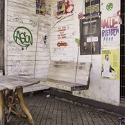 Bank am Mirker Bahnhof