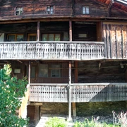 The Safrand village of Mund has a lot to offer Das Safrandorf Mund hat sehr vieles zu bietenThe Safrand village of Mund has a lot to offerLe village safran de Mund a beaucoup à offrir