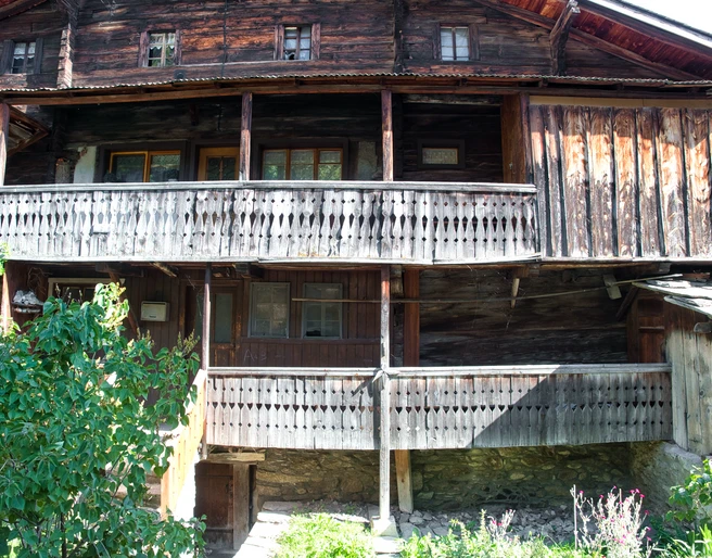 The Safrand village of Mund has a lot to offer Das Safrandorf Mund hat sehr vieles zu bietenThe Safrand village of Mund has a lot to offerLe village safran de Mund a beaucoup à offrir