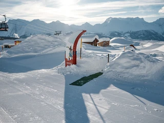 In Hexenland on the Belalp, children learn to ski. Im Hexenland auf der Belalp lernen Kinder Skifahren.In Hexenland on the Belalp, children learn to ski.