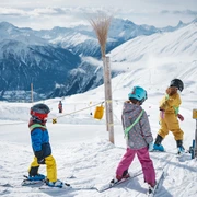Eine permanente Rennstrecke mit Zeitmessung. Eine permanente Rennstrecke mit Zeitmessung.A permanent race track with timing.