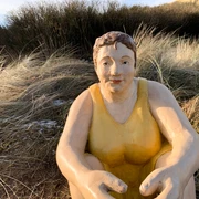 Dame in Gelb Alltagmensch Dame in Gelb