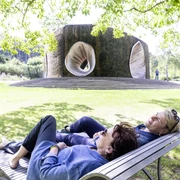 SoleArena in Bad Essen in het Osnabrücker Land Bad EssenDe SoleArena in Bad Essen heeft een bijzondere ronde vorm en is van buiten bekleed met sleedoorn waar het zoute water langs druppelt