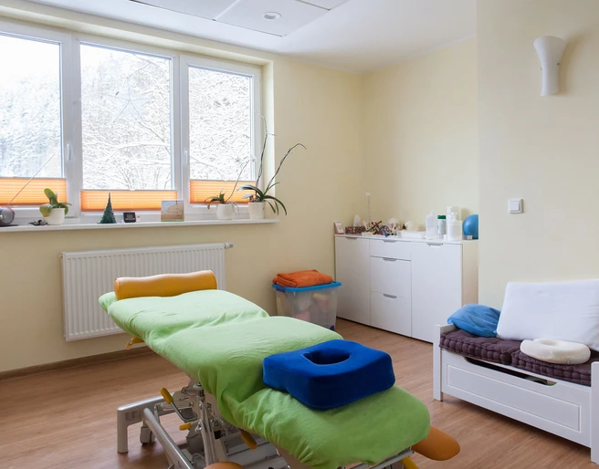kurmittelhaus-willingen-behandlungsraum.jpg