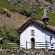 La chapelle des âmes pauvres à Trämel est devenue la destination de nombreux pèlerins Die Armenseelenkapelle im Trämel wurde zum Ziel vieler PilgerThe Poor Soul Chapel in Trämel became the destination of many pilgrimsLa chapelle des âmes pauvres à Trämel est devenue la destination de nombreux pèlerins