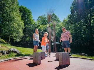Keiner zu klein, ein Minigolfer zu sein Keiner zu klein, ein Minigolfer zu seinNo one too small to be a minigolfer