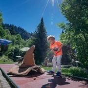 Keiner zu klein, ein Minigolfer zu sein Keiner zu klein, ein Minigolfer zu seinNo one too small to be a minigolfer