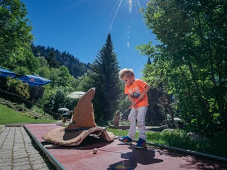Keiner zu klein, ein Minigolfer zu sein Keiner zu klein, ein Minigolfer zu seinNo one too small to be a minigolfer