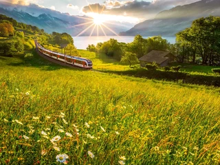 zentralbahn-brienzersee-fruehling-morgen-sonnenaufgang.jpg