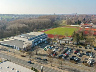 Wolfenbüttel Parkplatz Lindenhalle-2.jpg Wolfenbüttel Parkplatz Lindenhalle-2