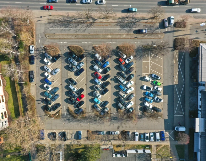 Wolfenbüttel Parkplatz Lindenhalle-1.jpg Wolfenbüttel Parkplatz Lindenhalle-1