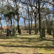 Jüdischer Friedhof Rehburg Alter Jüdischer Friedhof in Rehburg; von Bäumen umgeben, mit historischen Grabsteinen aus Stein.