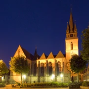 Pfarrkirche St. Peter und Paul bei Nacht Pfarrkirche St. Peter und Paul bei Nacht von außen.