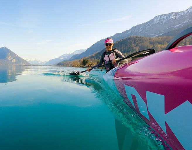 surfskipoint-thunersee-unterwegs-paddeln-blick-richtung-interlaken.jpg