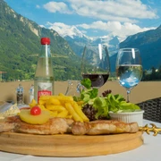 hayduki-waldhotel-unspunnen-gericht-pommes-aussicht-jungfrau.jpg