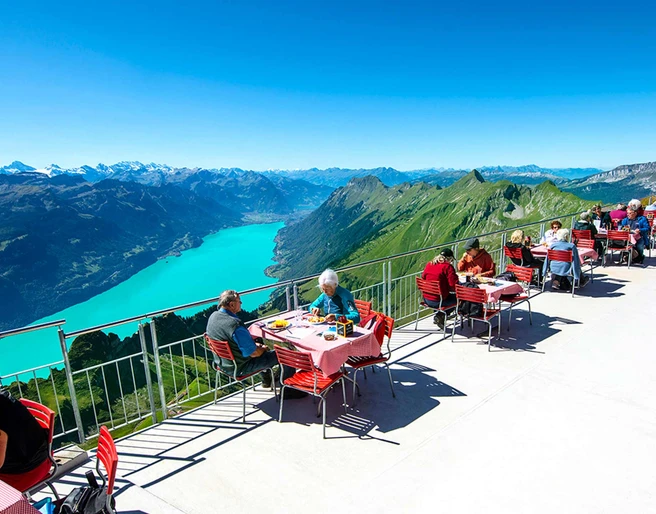 berghaus-rothorn-terrasse-aussicht-brienzersee-interlaken.jpg