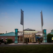 Driburg Therme - Frontansicht Frontansicht der Driburger Therme bei Nacht.