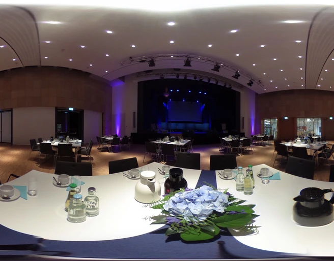 Gedeckter Saal im Kurhaus Bad Bevensen Gedeckter Saal im Kurhaus Bad Bevensen