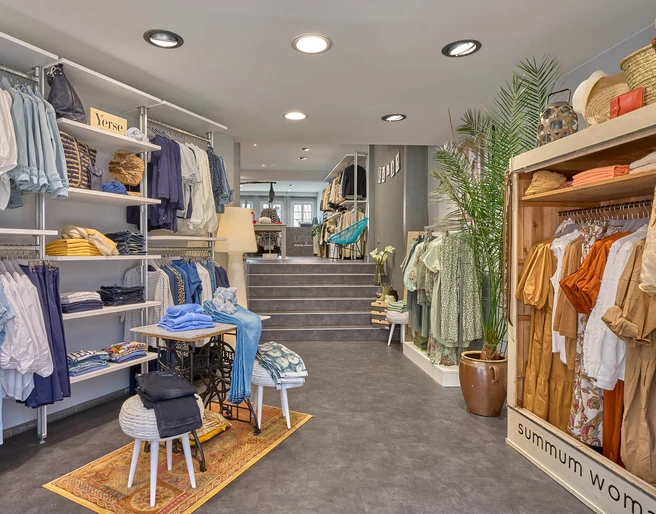 Modeboutique Unik Modeboutique Unik Treppenaufgang