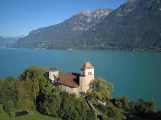 ringgenberg-burgkirche-sommer-brienzersee.jpg
