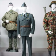 stiftung-ham-ausstellung-ausstellung-uniformen.jpg