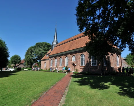 Emmaus Kirche Neuhaus