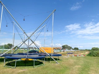 Bungee-Trampolin am Mini-Cross Platz