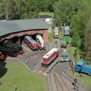 Schwarzenberg_Eisenbahnmuseum Schwarzenberg mit Fahrzeugparade und Drehscheibe (Foto Axel Schlenkrich).jpg