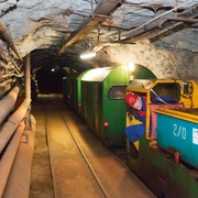Schwarzenberg-Grubenbahn_im_Stollen_ Besucherbergwerk_Zinnkammern_Poehla_Schwarzenberg (Foto BBW Zinnkammern).jpg