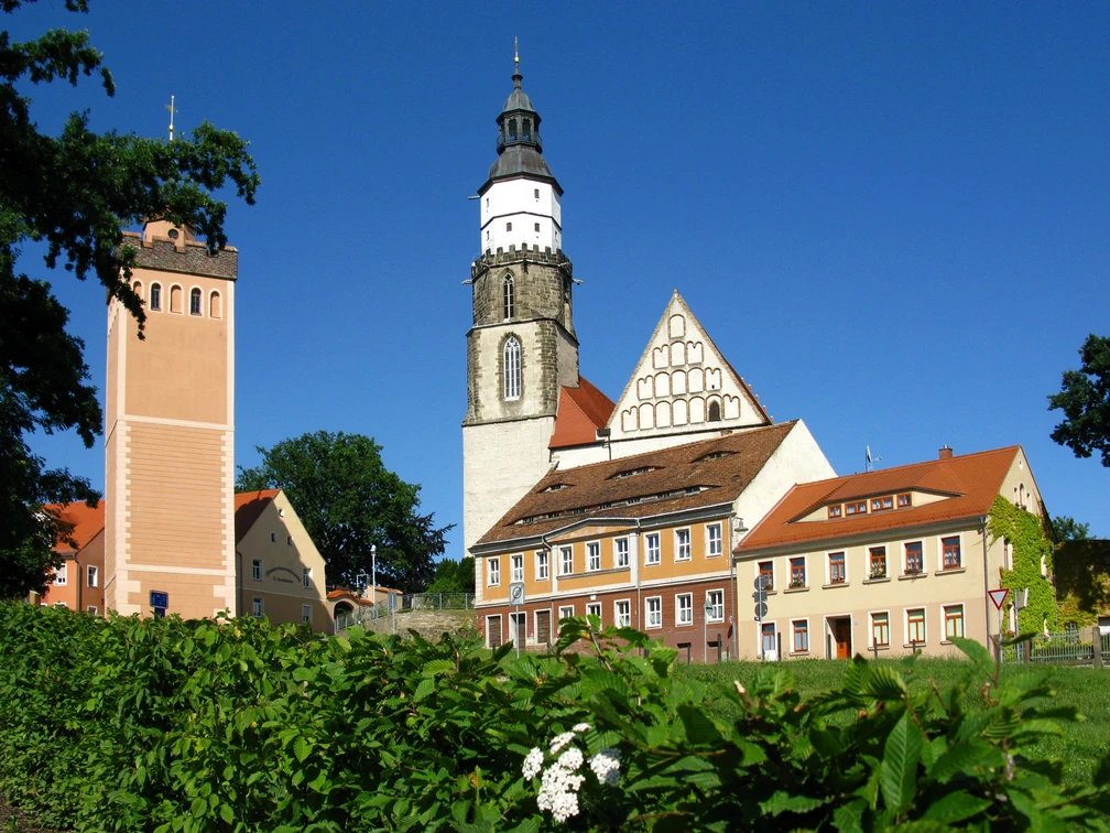 Roter Turm + Hauptkirche Stadtverwaltung KM.jpg