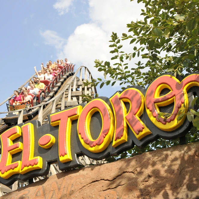 El Toro - Eine der 6 Achterbahnen des Freizeitparks