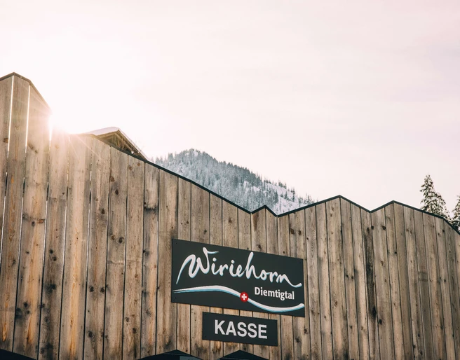 Kasse Wiriehornbahnen Das Kassengebäude der WiriehornbahnenThe ticket office building of the Wiriehorn cable cars