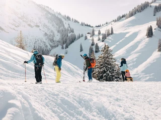 Skiing and sledging on the Wiriehorn