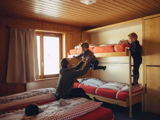 Chambre à plusieurs lits avec lits superposés