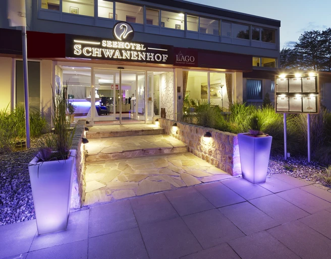 Schwanenhof Eingang.jpg